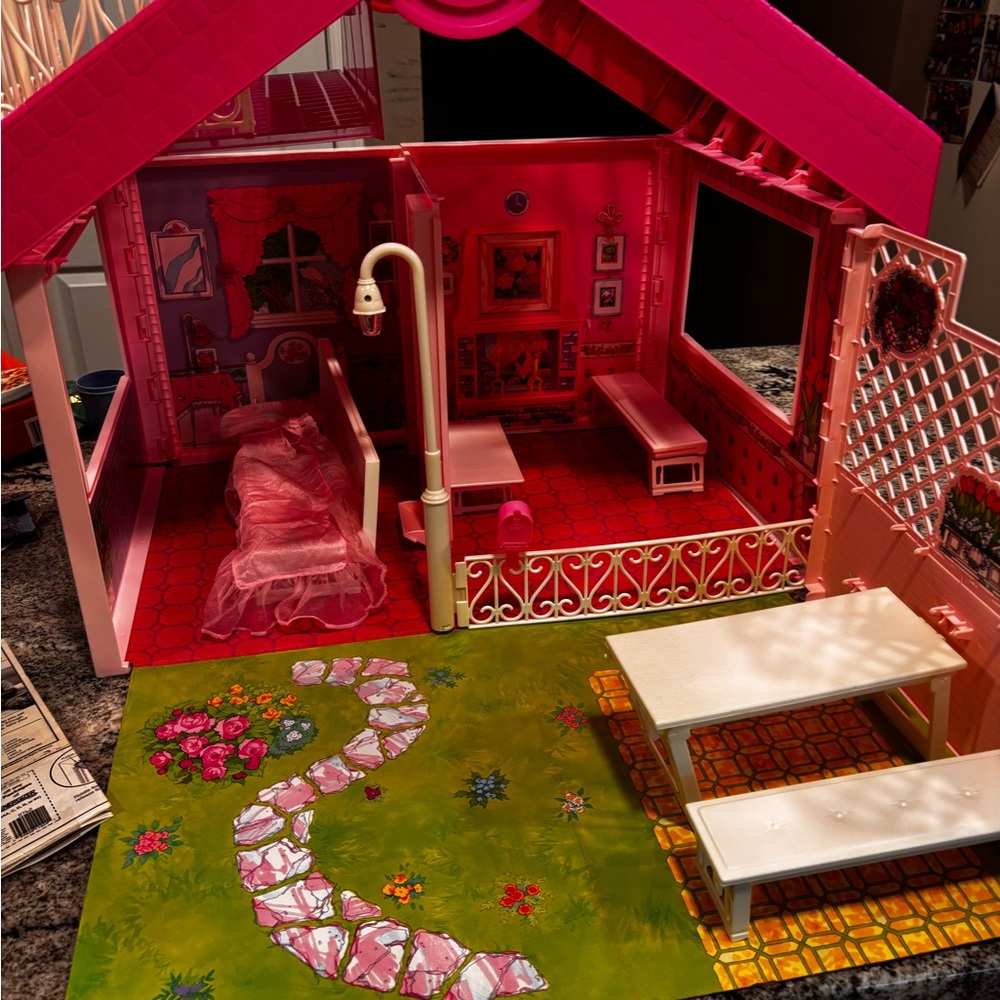 Vintage Barbie Fold ‘N Fun Home Dream House 1992 Mattel